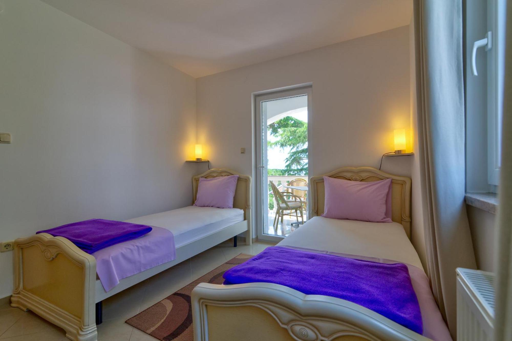 Apartmani Lili Novi Vinodolski Rom bilde